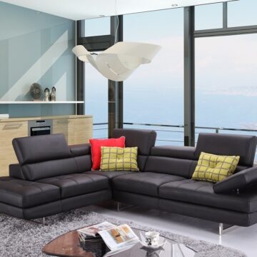 A761 Italian Leather Sectional in Black