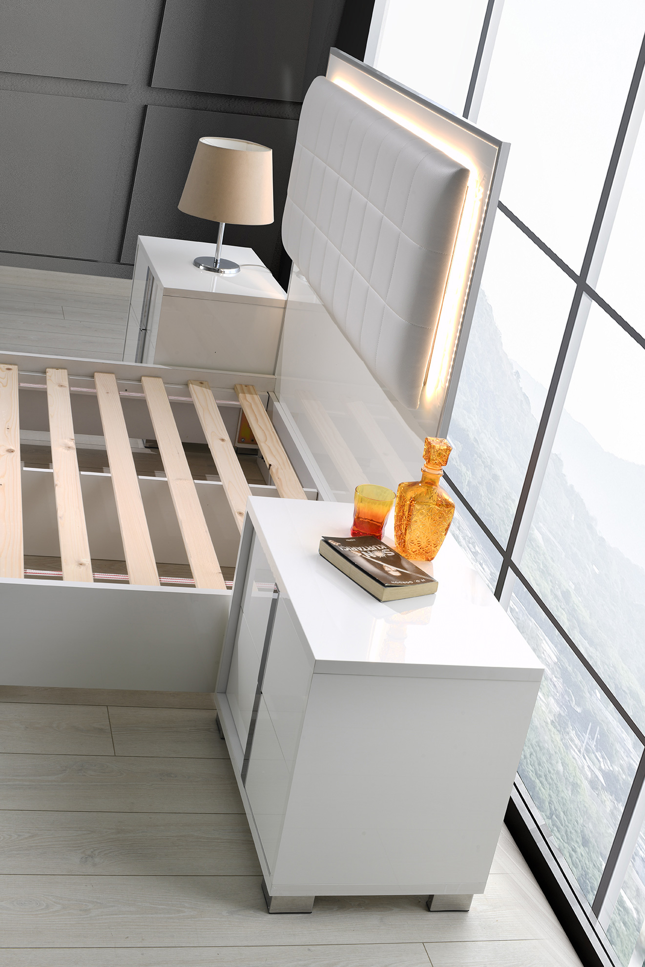 Giulia Bedroom Collection in Gloss White - Image 7