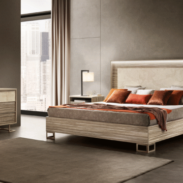 Luce Light Bedroom w/ Light