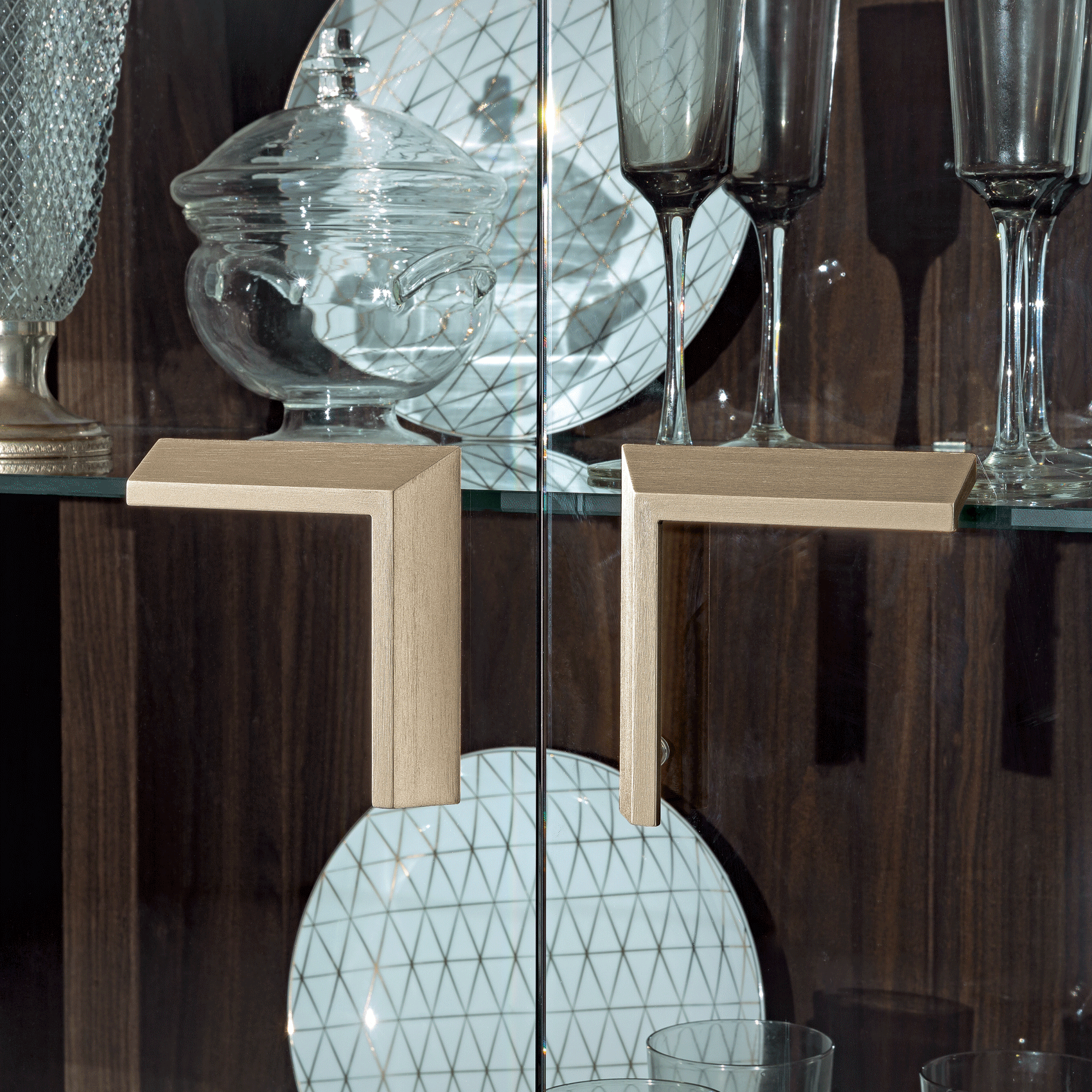 Volare 4 Door Buffet w/Mirror - Image 6