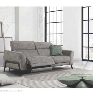 Akta Sofa w/Recliner