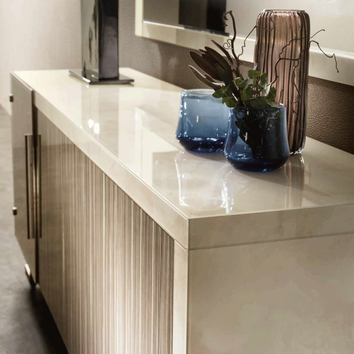 Luce 4 Door Buffet w/ Mirror - Image 2