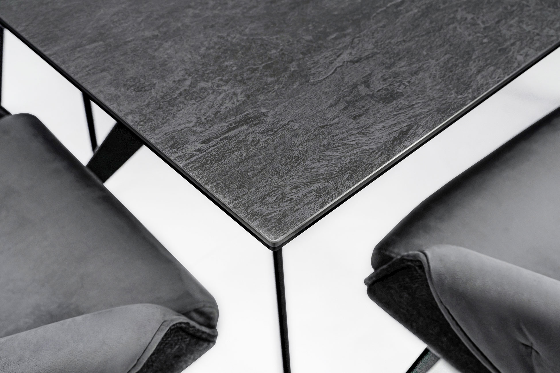 Aurora Onyx Dining set - Image 4