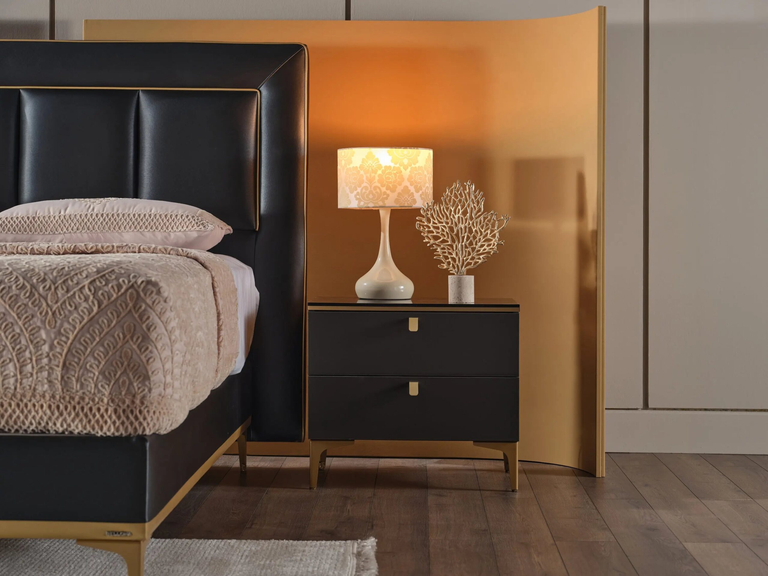 Carlino Black Leather Storage Bedroom Set – Queen & King Size — King / Bed Only - Image 7